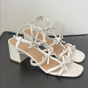 SEYCHELLES White Bow Accent Block Heel Sandals